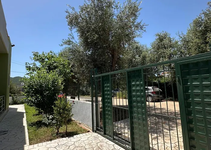 Garden Delights Apartment *